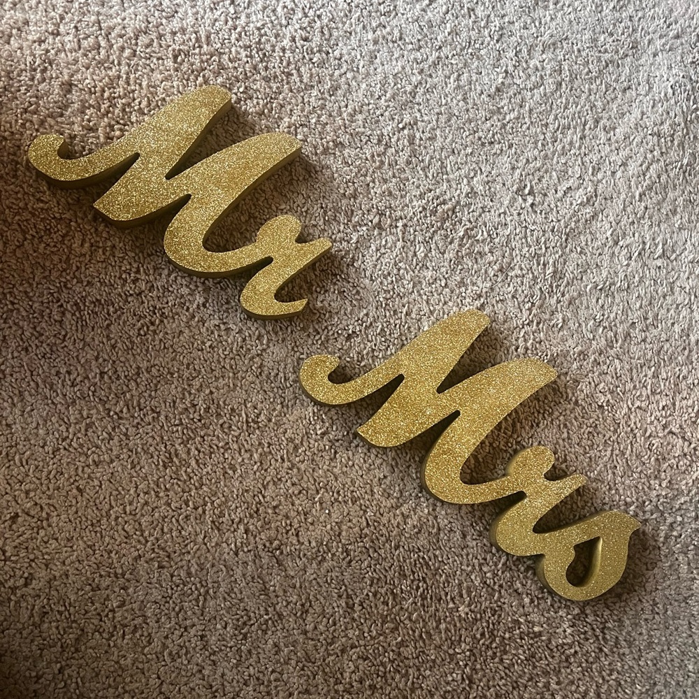 Gold Glitter Mr & Mrs Sign